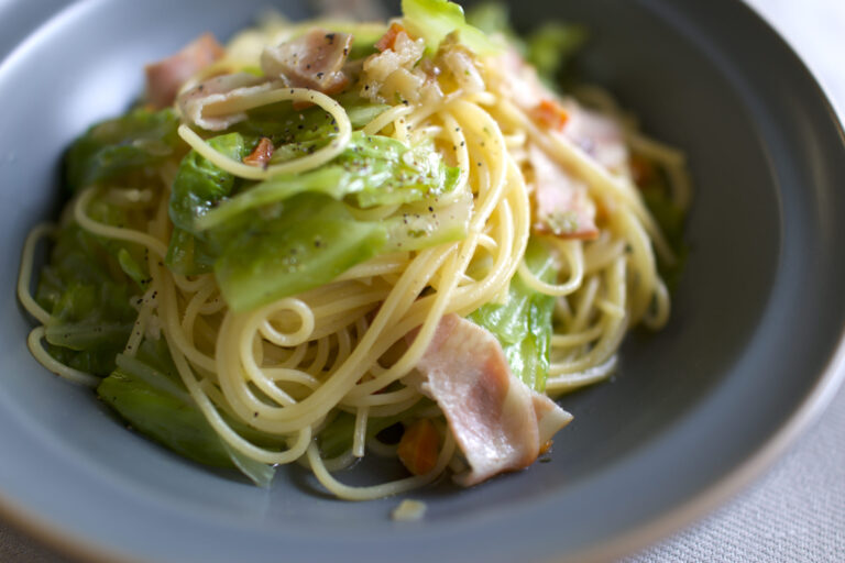キャベツとベーコンのパスタ
